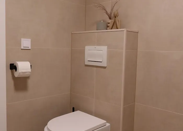 Costa Homes 2 *